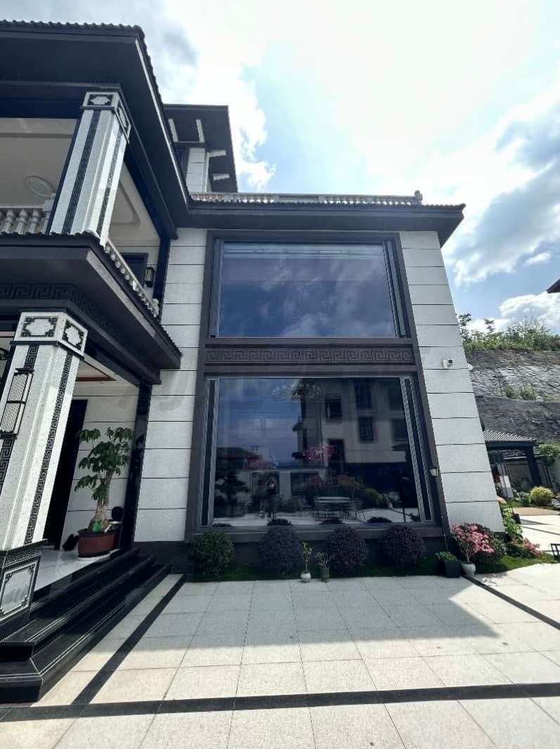 别墅定制超大玻璃深加工能力解析：超宽超长玻璃加工全方案